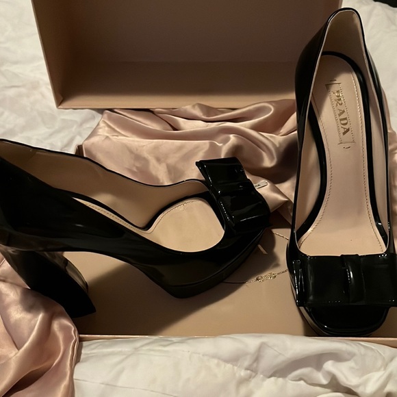 PRADA Black Pump Bow Patent Leather Open Toe Stiletto Heels 39 Europe size 8 US - Picture 4 of 15